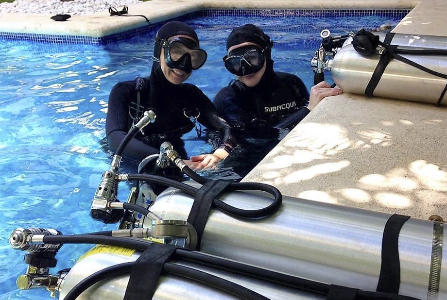 sidemount-equipment-set-up Cenote cave diving in Playa del Carmen
